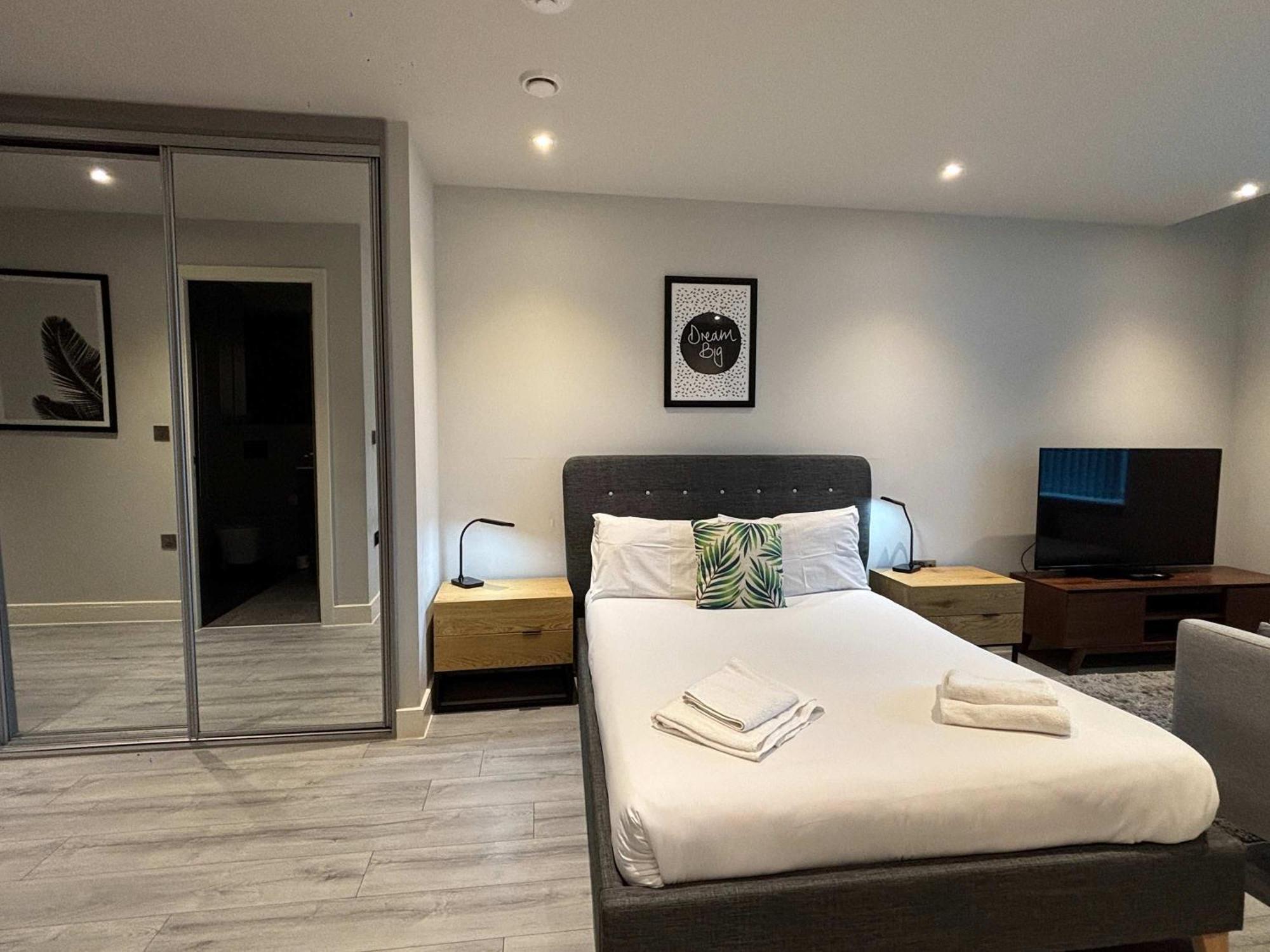 Modern Studio In Bracknell With Free Parking Luaran gambar